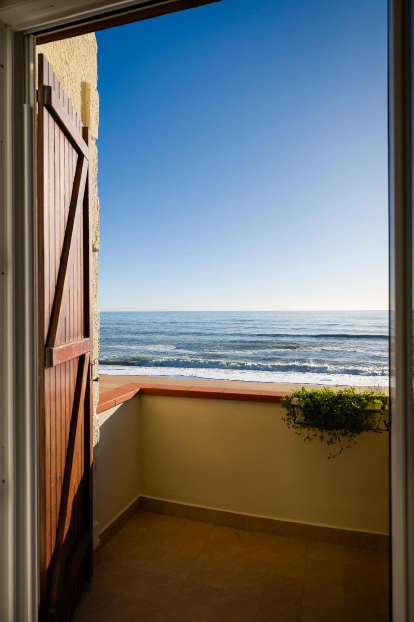 Casamare Una Casa Sulla Spiaggia Nelle Marche Villa Porto Potenza Picena Exterior foto